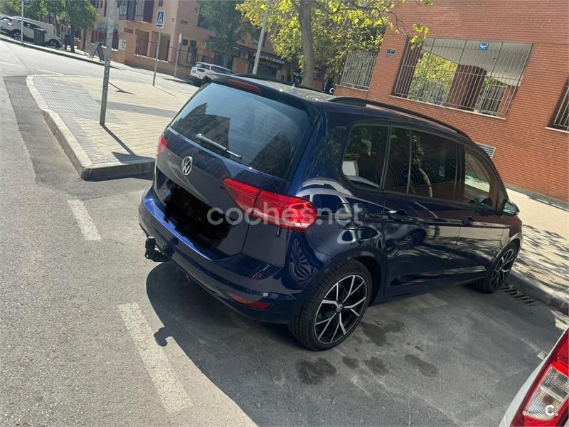 Azul Usado 2017 VW Touran Advance Monovolumen | 15.000 € (Precio justo) - Imagen 1/4