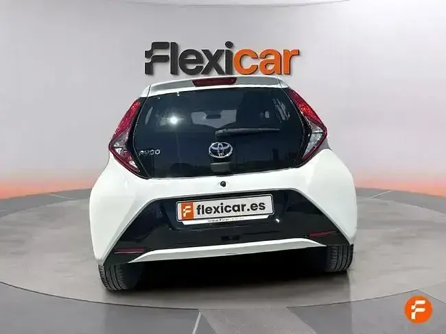 Usado Toyota Aygo X-play 72 CV (52 kW) 2019 Blanco Utilitario