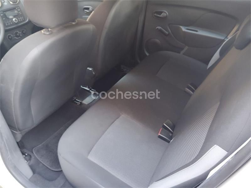 Usado Dacia Sandero Base 75 CV (55 kW) 2015 Blanco Berlina