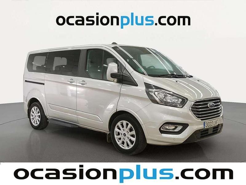 Usado Ford Tourneo Titanium 131 CV (96 kW) 2021 Plateado Monovolumen