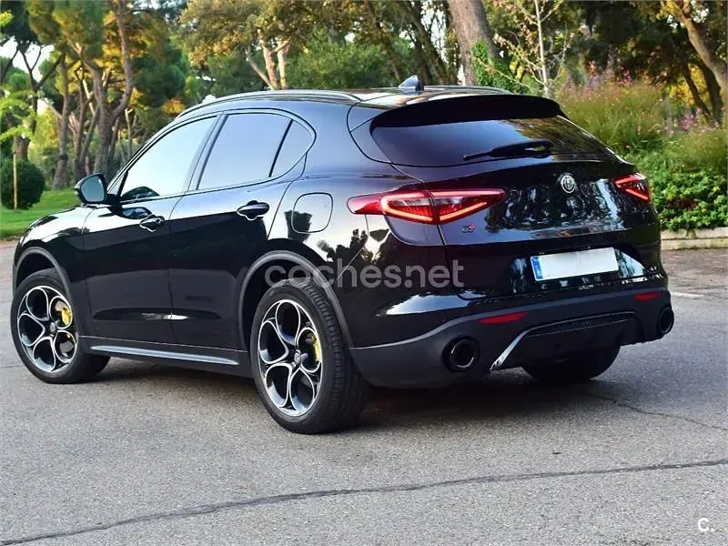 Usado Alfa Romeo Stelvio Executive 210 CV (154 kW) 2019 Negro SUV