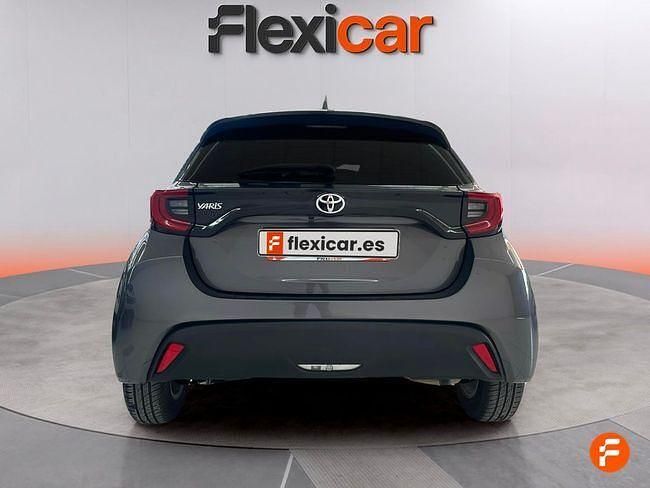 Usado Toyota Yaris Edition 125 CV (91 kW) 2021 Gris Berlina