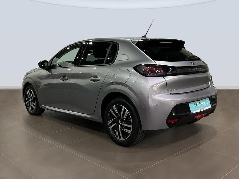 Usado Peugeot 208 Allure 101 CV (74 kW) 2022 Gris Utilitario