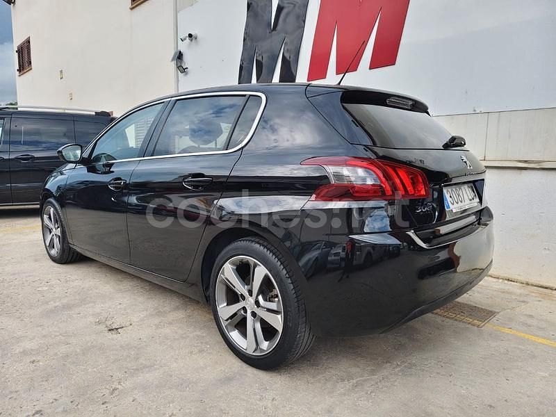 Usado Peugeot 308 SW Access 110 CV (80 kW) 2020 Negro Familiar