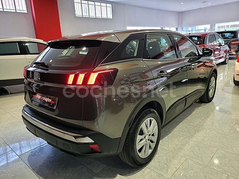 Usado Peugeot 3008 Active 130 CV (95 kW) 2018 Gris / plata SUV