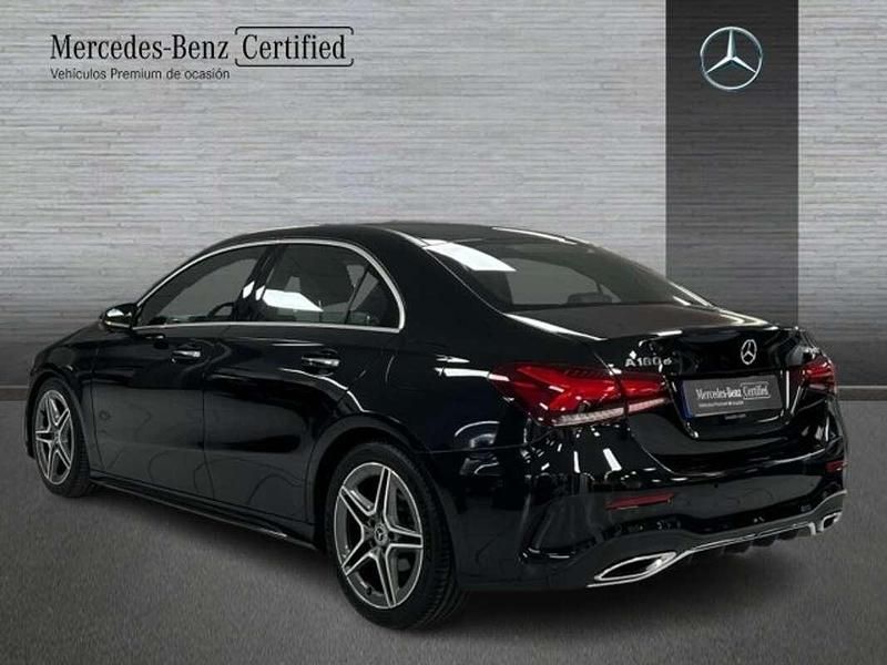 Usado Mercedes A180 116 CV (85 kW) 2019 Negro Berlina
