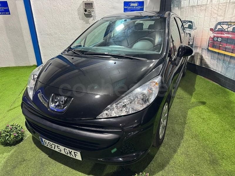 Usado Peugeot 207 75 CV (55 kW) 2009 Negro Berlina