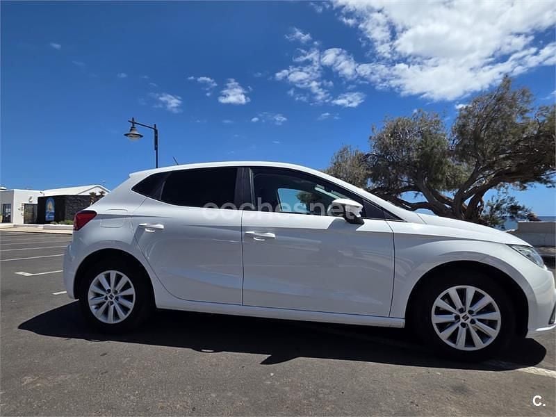 Usado Seat Ibiza Style 110 HP (80 kW) 2022 Branco Citadino