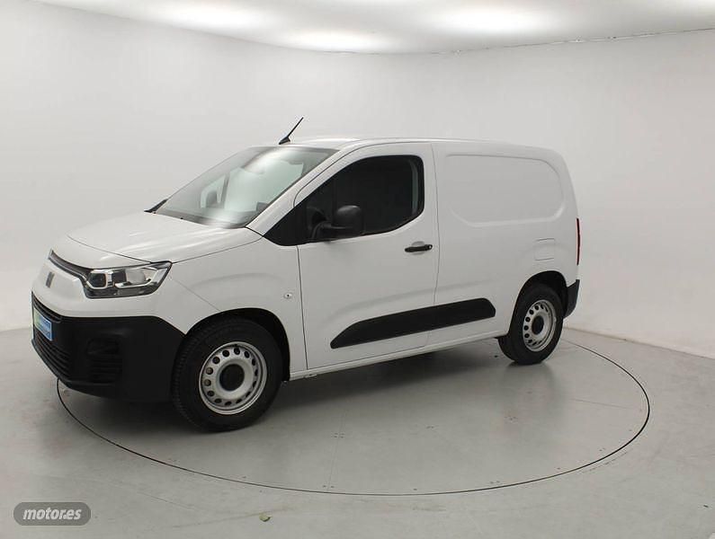 Usado Fiat Doblò 100 kW (136 CV) 2023 Blanco Monovolumen