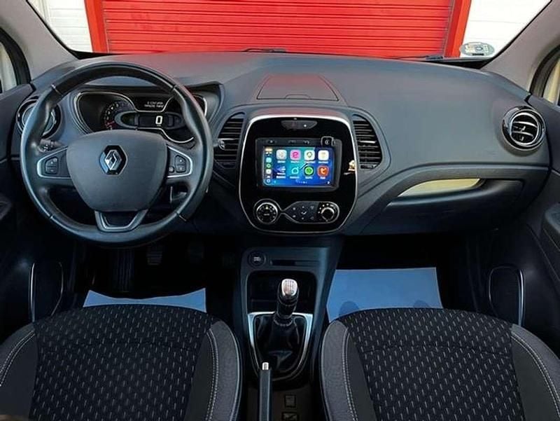 Usado Renault Captur Zen 131 CV (96 kW) 2019 Beige SUV