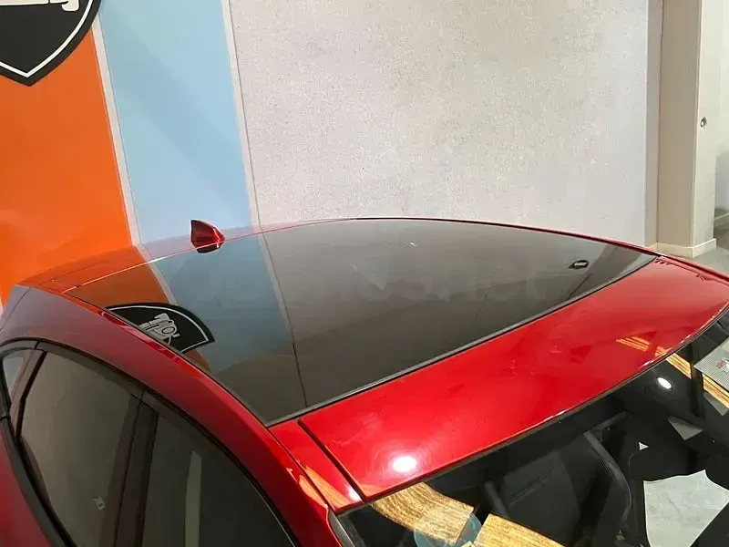 Usado Jaguar E-Pace R-Dynamic 150 CV (110 kW) 2018 Rojo SUV