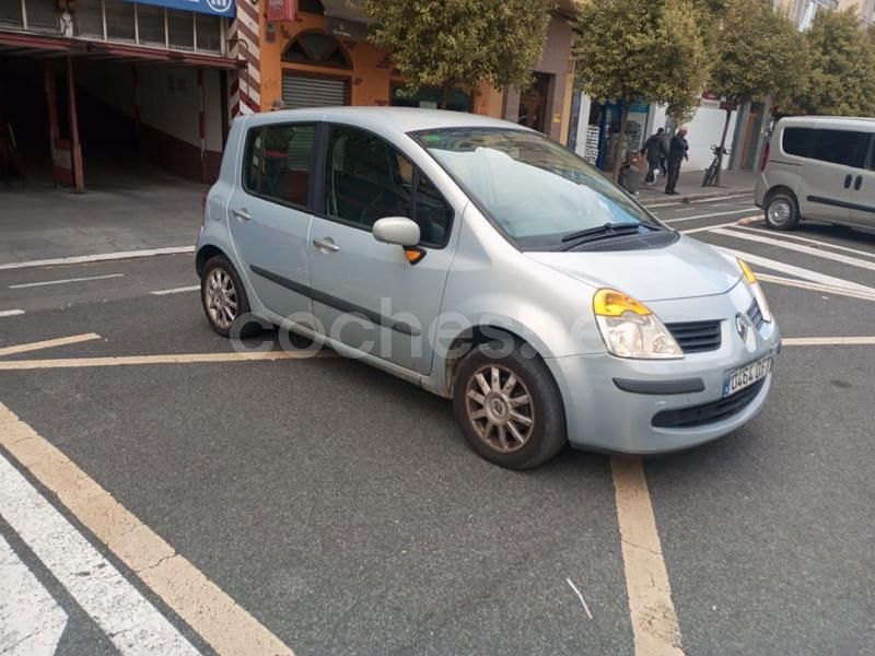 Usado Renault Modus Dynamique 98 CV (72 kW) 2005 Gris / plata Monovolumen
