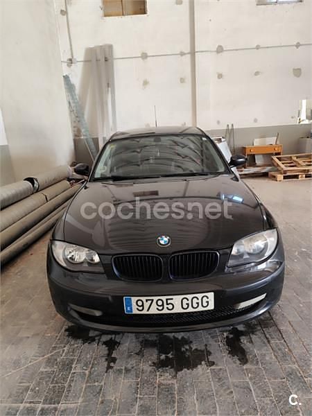 Usado BMW 118 122 CV (89 kW) 2008 Negro Utilitario