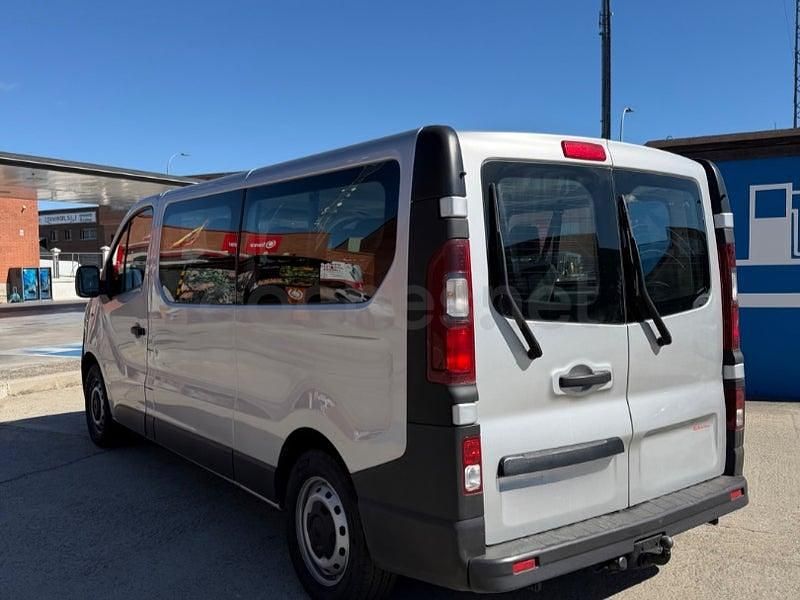 Usado Opel Vivaro 125 CV (91 kW) 2017 Gris / plata Monovolumen
