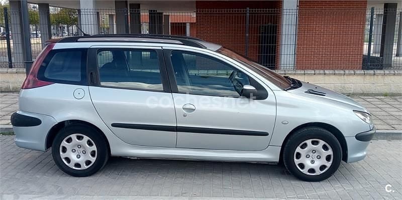 Usado Peugeot 206 Quiksilver 90 CV (66 kW) 2004 Gris / plata Familiar