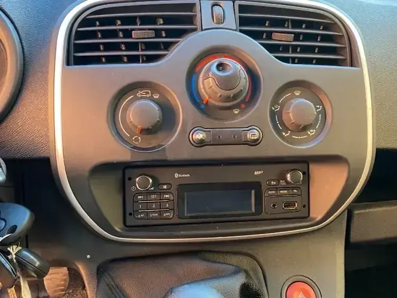 Usado Renault Kangoo 75 CV (55 kW) 2019 Blanco Monovolumen