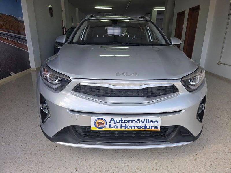 Usado Kia Stonic Plus 100 CV (73 kW) 2021 Gris / plata SUV