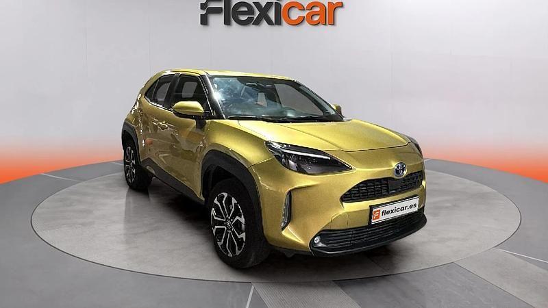 Usado Toyota Yaris Hybrid Active 116 CV (85 kW) 2024 Amarillo