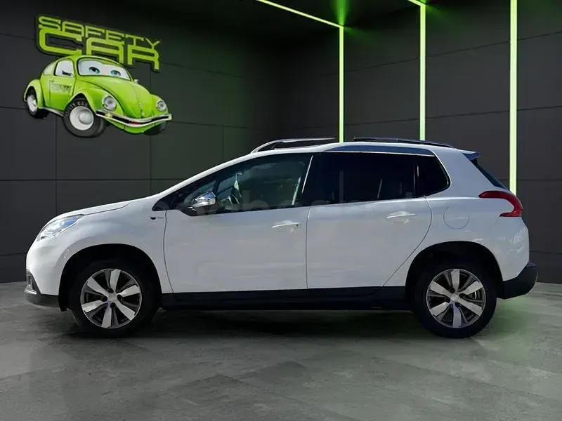 Usado Peugeot 2008 Style 100 CV (73 kW) 2016 Blanco SUV