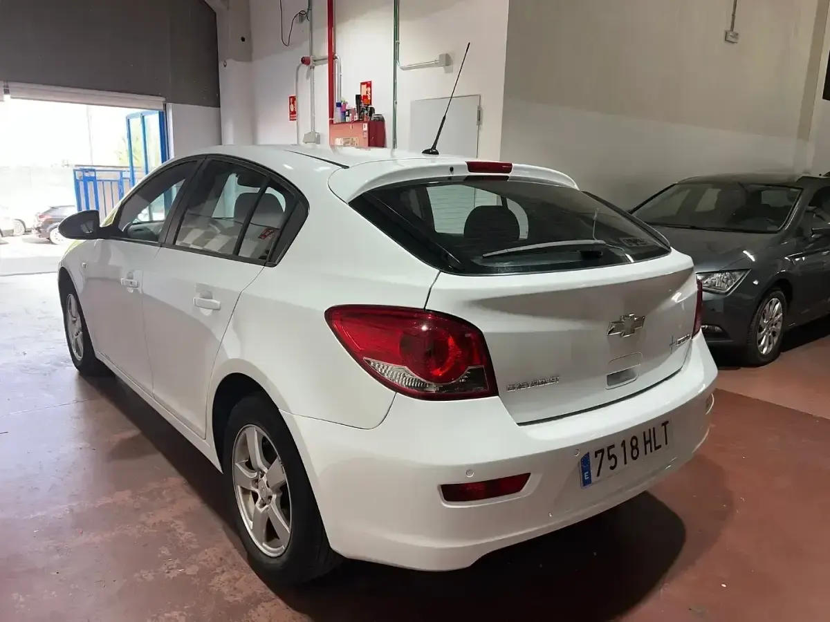 Usado Chevrolet Cruze LS 124 CV (91 kW) 2012 Blanco Berlina