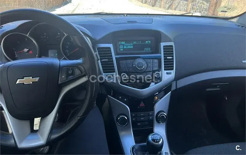 Usado Chevrolet Cruze LT 163 CV (119 kW) 2012 Gris / plata Berlina