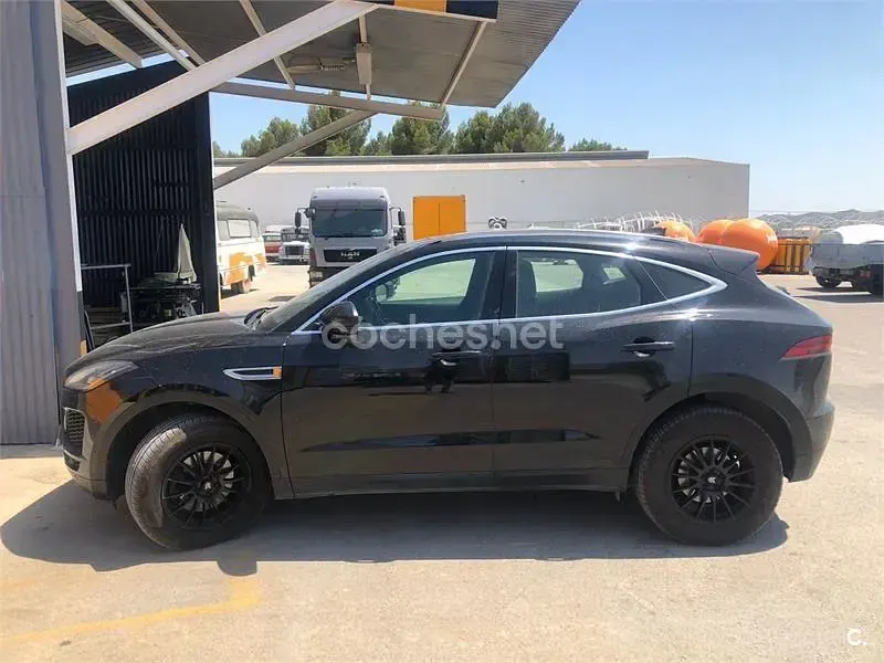 Usado Jaguar E-Pace 180 CV (132 kW) 2018 Negro SUV