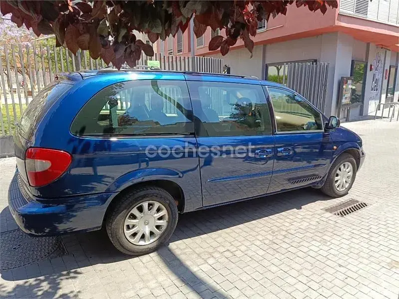 Usado Chrysler Grand Voyager 180 CV (132 kW) 2003 Azul Monovolumen