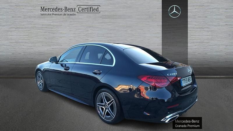Usado Mercedes C220 AMG line 200 CV (147 kW) 2022 Azul cavansita Berlina
