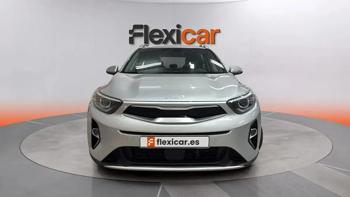Usado Kia Stonic 101 CV (74 kW) 2024 Gris SUV
