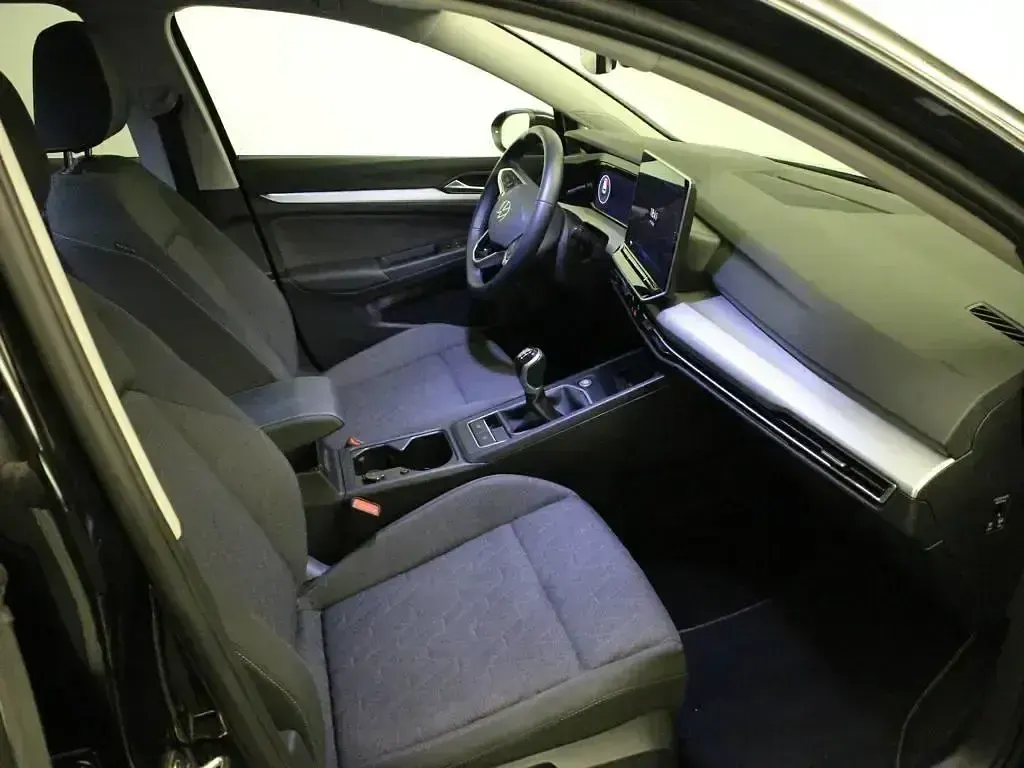 Usado VW Golf VIII 115 CV (84 kW) 2025 Negro Berlina