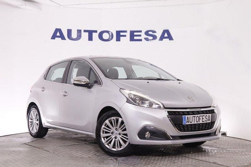 Usado Peugeot 208 Allure 110 CV (80 kW) 2018 Plata Utilitario