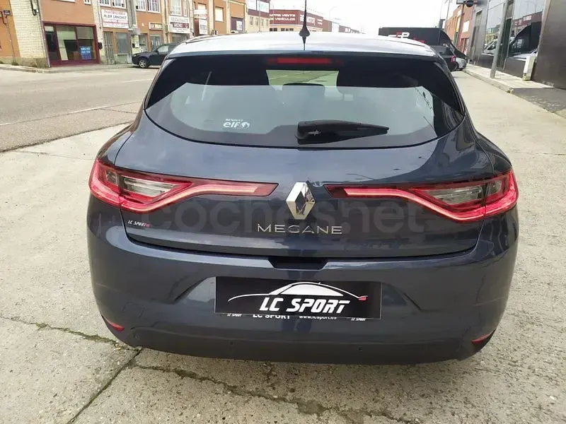 Begagnad Renault Mégane Business 95 HK (69 kW) 2019 Grå Sedan