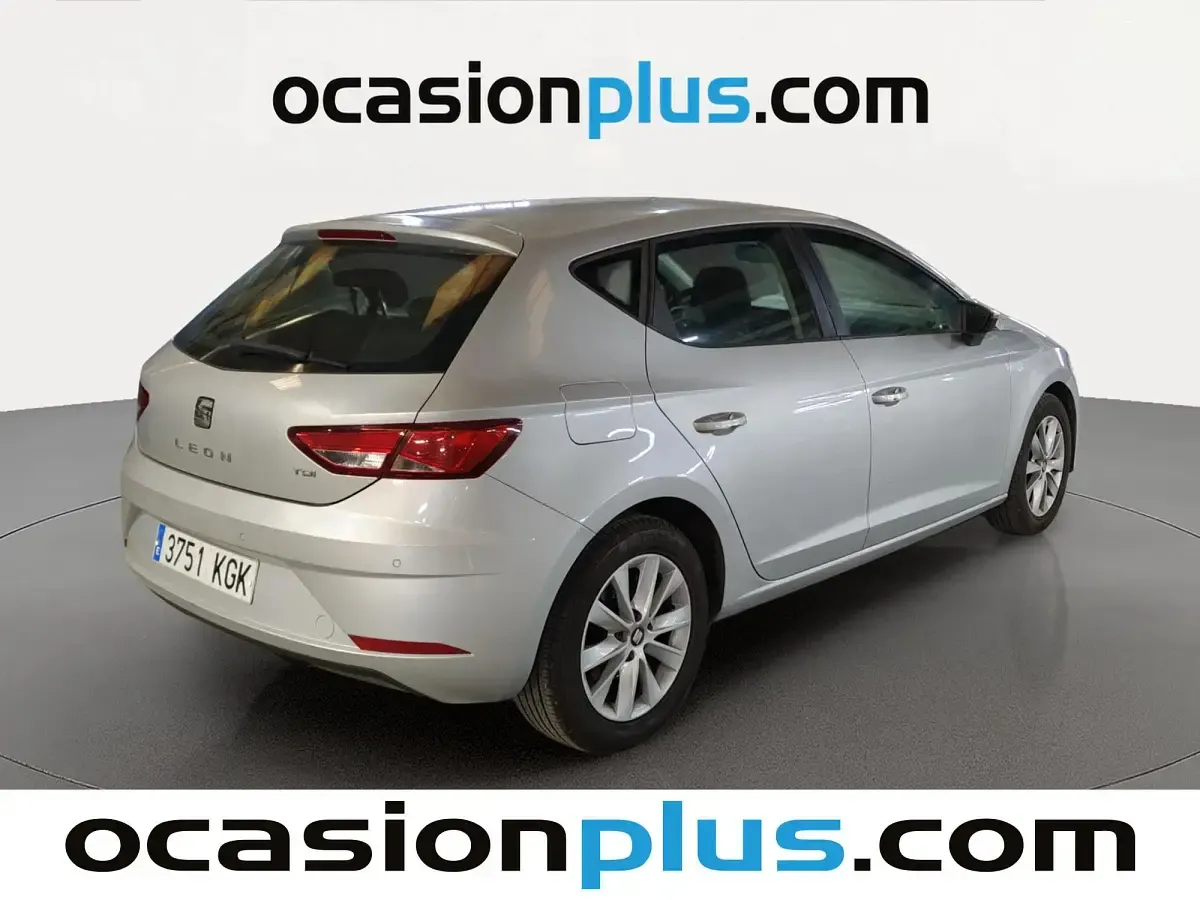 Usado Seat Leon Style 115 CV (84 kW) 2017 Gris plata Utilitario