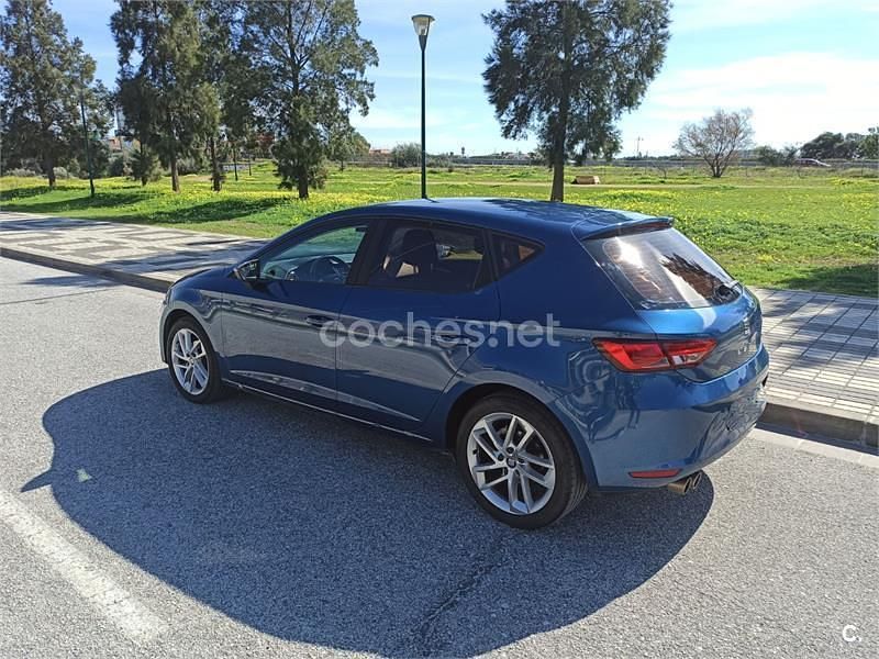 Usado Seat Leon Style 105 CV (77 kW) 2014 Azul Berlina