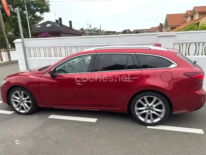 Usado Mazda 6 Luxury 150 CV (110 kW) 2014 Rojo Familiar
