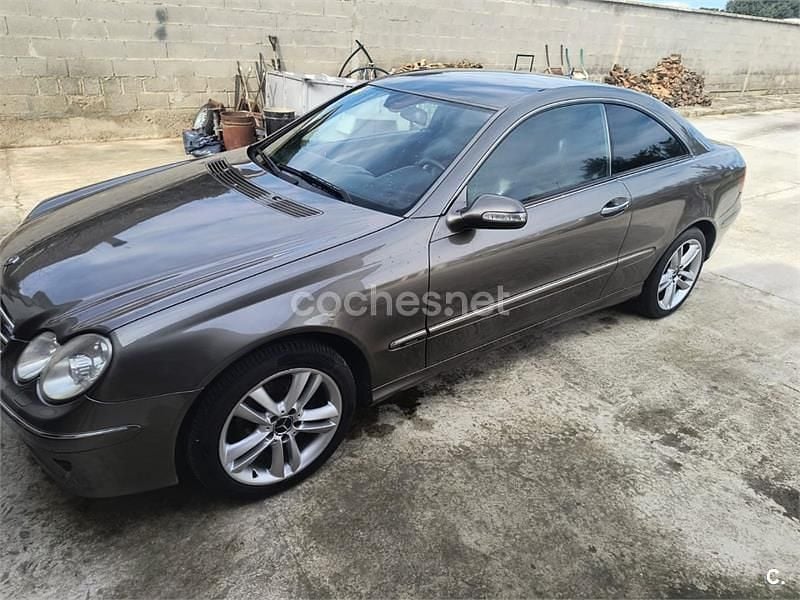 Usado Mercedes CLK220 Avantgarde 150 CV (110 kW) 2008 Beige Coupe