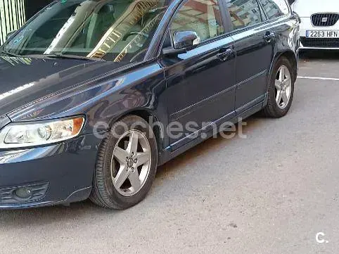 Usado Volvo V50 Drive Kinetic 109 CV (80 kW) 2010 Azul Familiar