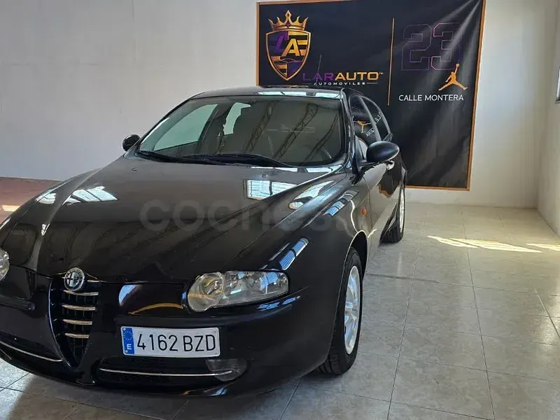 Usado Alfa Romeo 147 Distinctive 120 CV (88 kW) 2003 Negro Utilitario