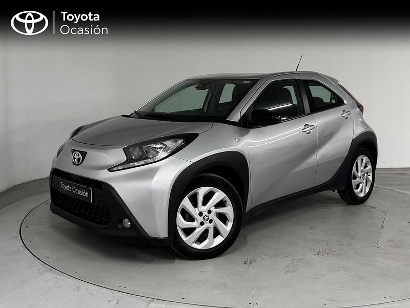 Usado Toyota Aygo X Play 72 CV (52 kW) 2024 Gris / plata SUV