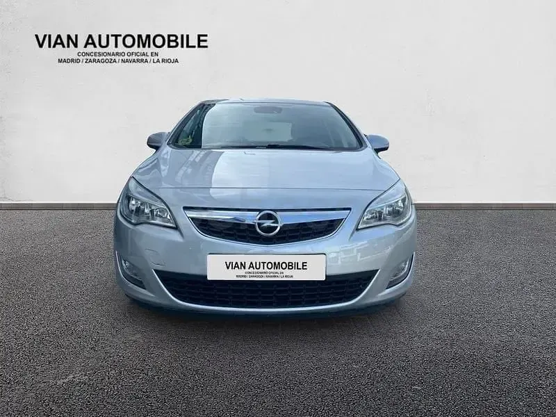Usado Opel Astra Enjoy 95 CV (69 kW) 2012 Gris / plata Berlina