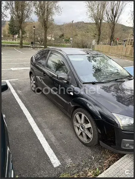 Usado Ford Focus Sport 136 CV (100 kW) 2005 Negro Berlina
