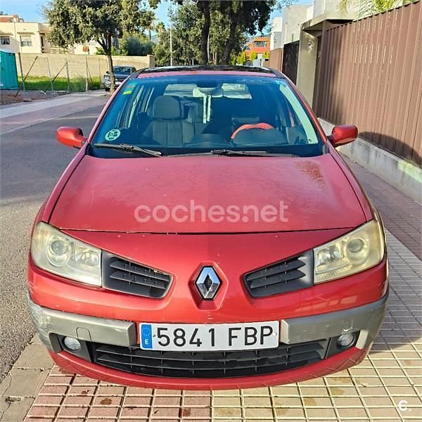 Usado Renault Mégane GrandTour Dynamique 130 CV (95 kW) 2006 Granate Familiar