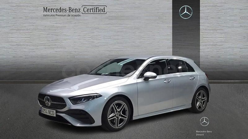 Usado Mercedes A180 136 CV (100 kW) 2025 Gris / plata Berlina