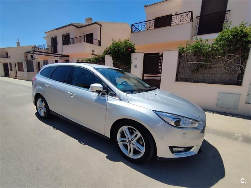 Gris / plata Usado 2016 Ford Focus Titanium Familiar | 12.990 € (Super precio) - Imagen 1/4