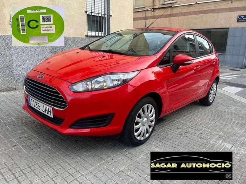 Rojo Usado 2015 Ford Fiesta Trend Utilitario | 7550 € (Precio justo) - Imagen 1/4