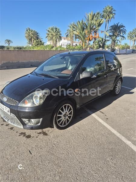 Negro Usado 2006 Ford Fiesta Sport Utilitario | 3000 € (Precio justo) - Imagen 1/4