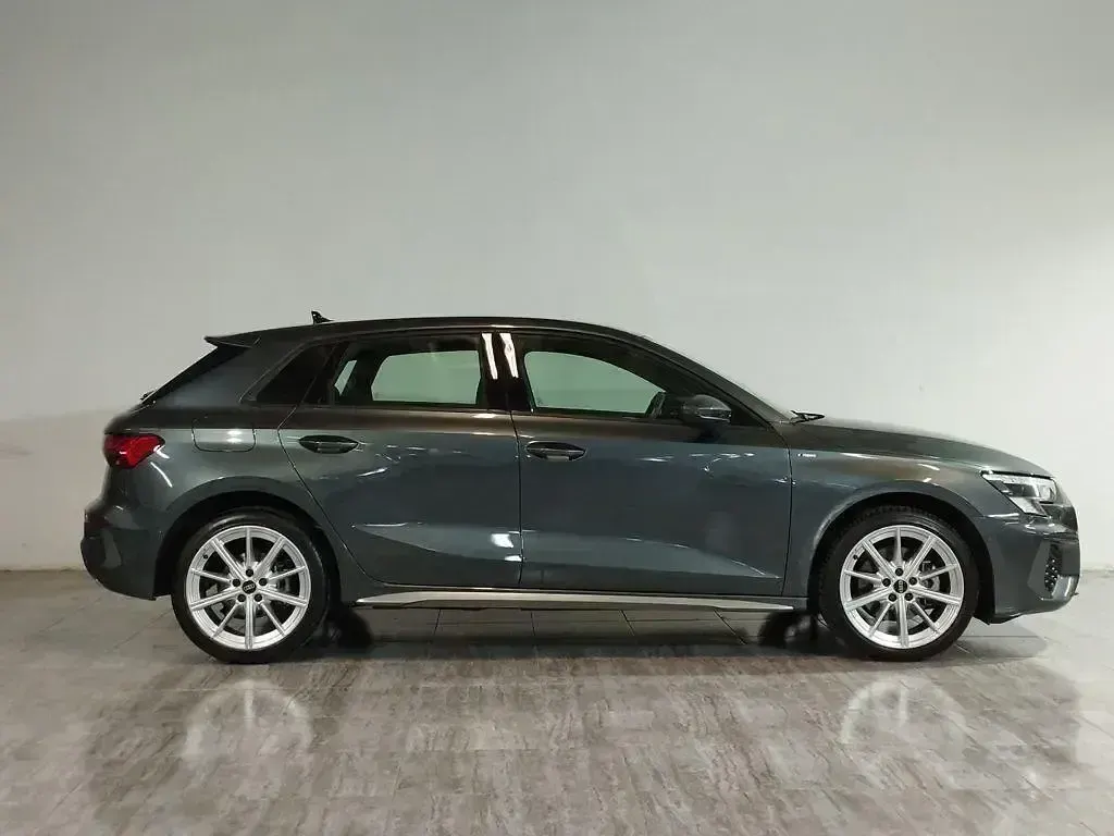 Usado Audi A3 e-tron S-Line 204 CV (150 kW) 2024 Gris Utilitario