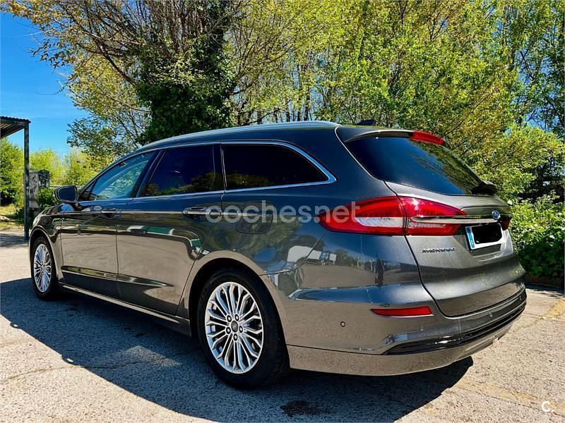 Usado Ford Mondeo Titanium 150 CV (110 kW) 2020 Gris / plata Familiar
