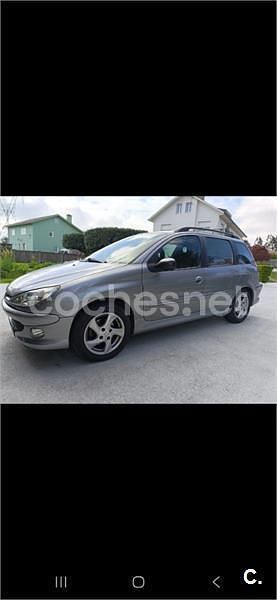 Usado Peugeot 206 90 CV (66 kW) 2002 Gris / plata Familiar