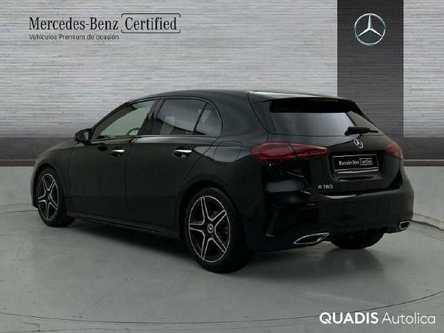 Usado Mercedes A180 AMG line 136 CV (100 kW) 2026 Negro noche